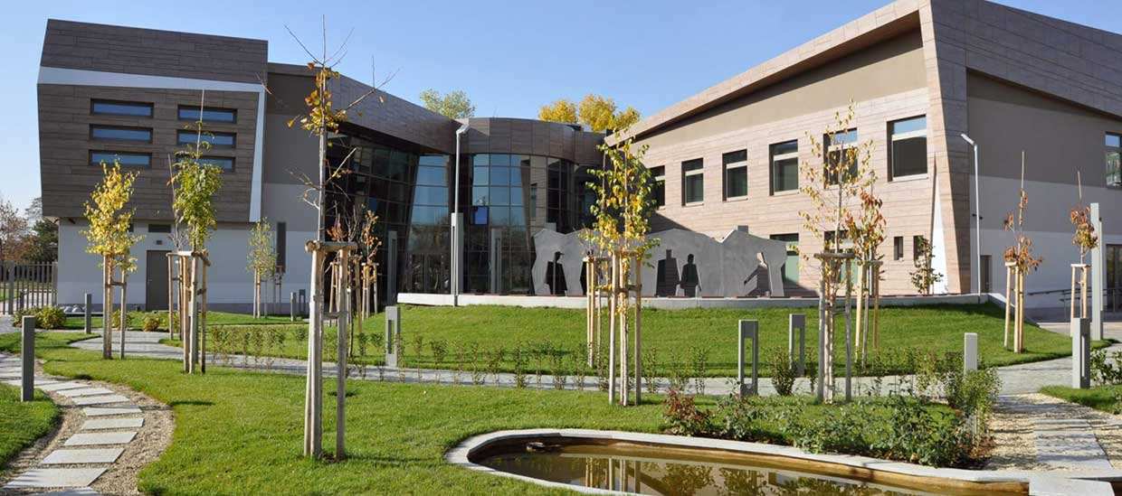 European School of Economics campus